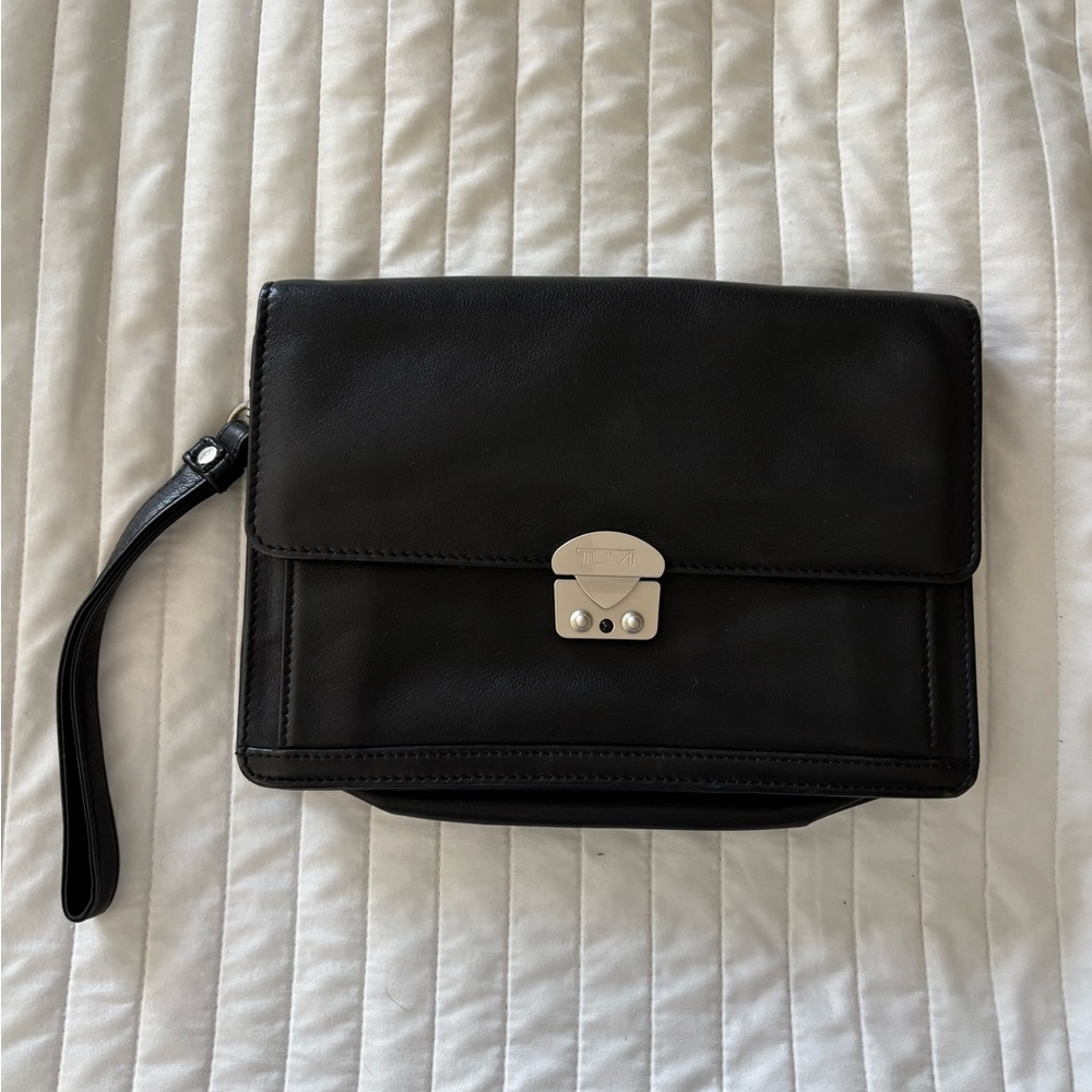 Tumi Traveler Black Leather Wallet Clutch Wristlet